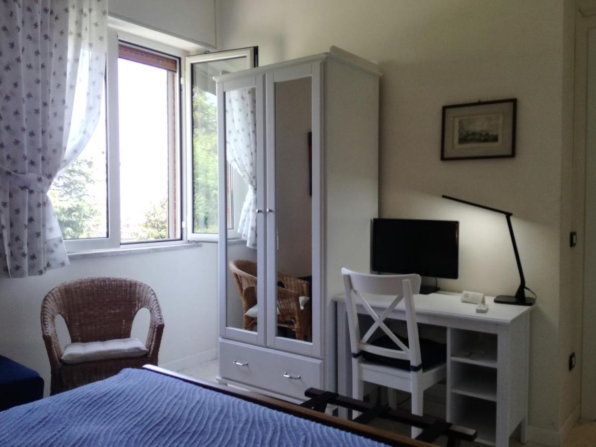 Le Rondini Bed & Breakfast เนเปิลส์ ภายนอก รูปภาพ