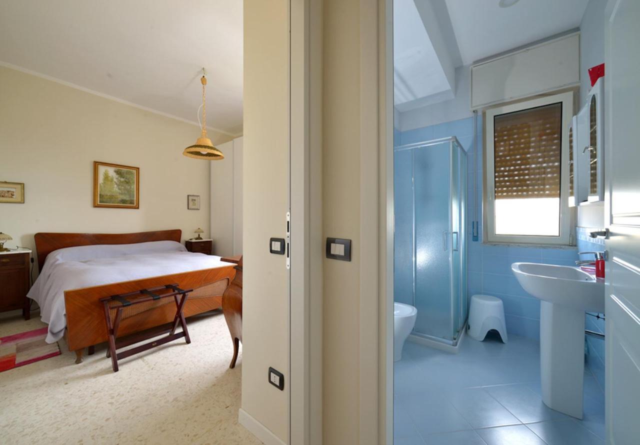 Le Rondini Bed & Breakfast เนเปิลส์ ภายนอก รูปภาพ
