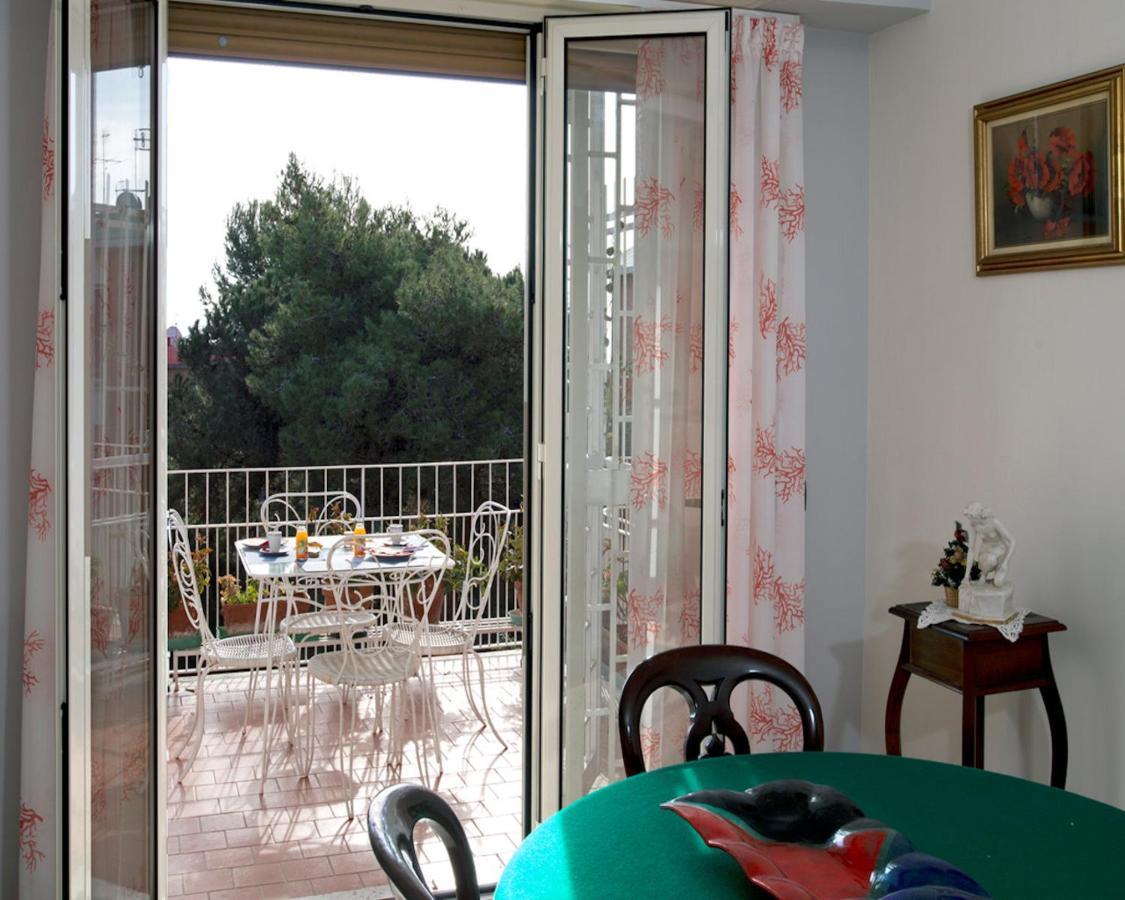Le Rondini Bed & Breakfast เนเปิลส์ ภายนอก รูปภาพ